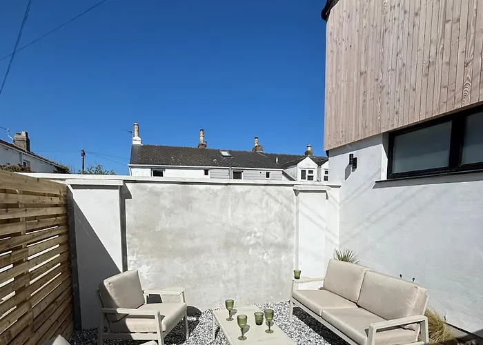Coastal Retreat In Babbacombe - Cary Cottage