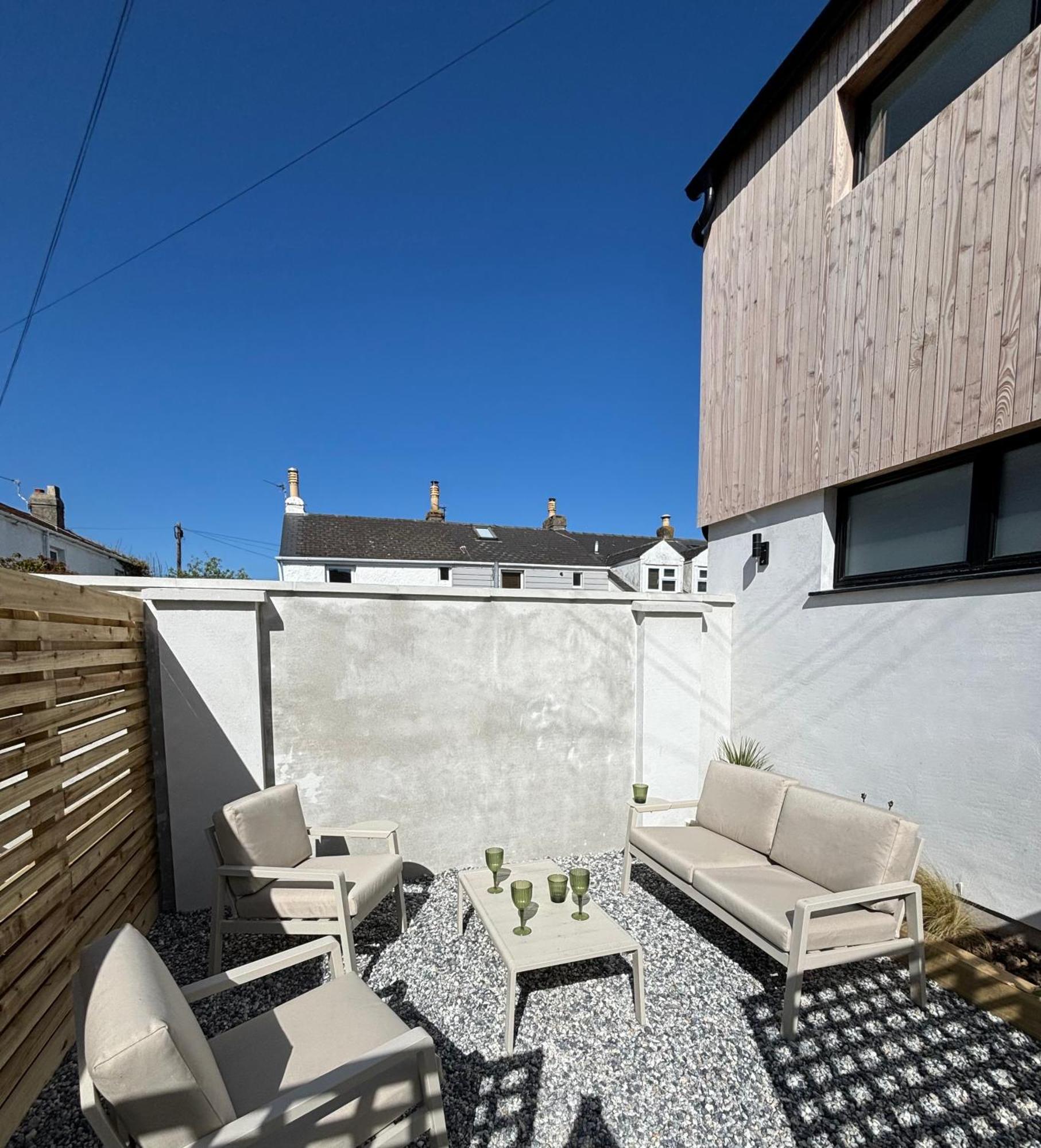 Coastal Retreat In Babbacombe - Cary *